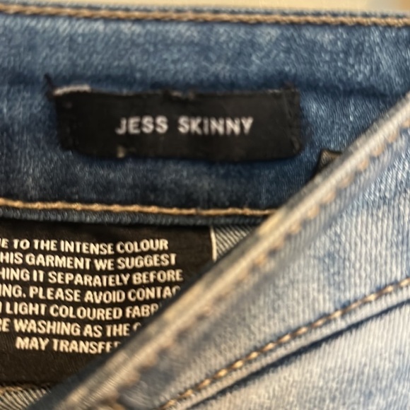 KENNETH COLE Jess Skinny Distressed  Light Wash Mid rise Jeans women’s 2 - Picture 4 of 11